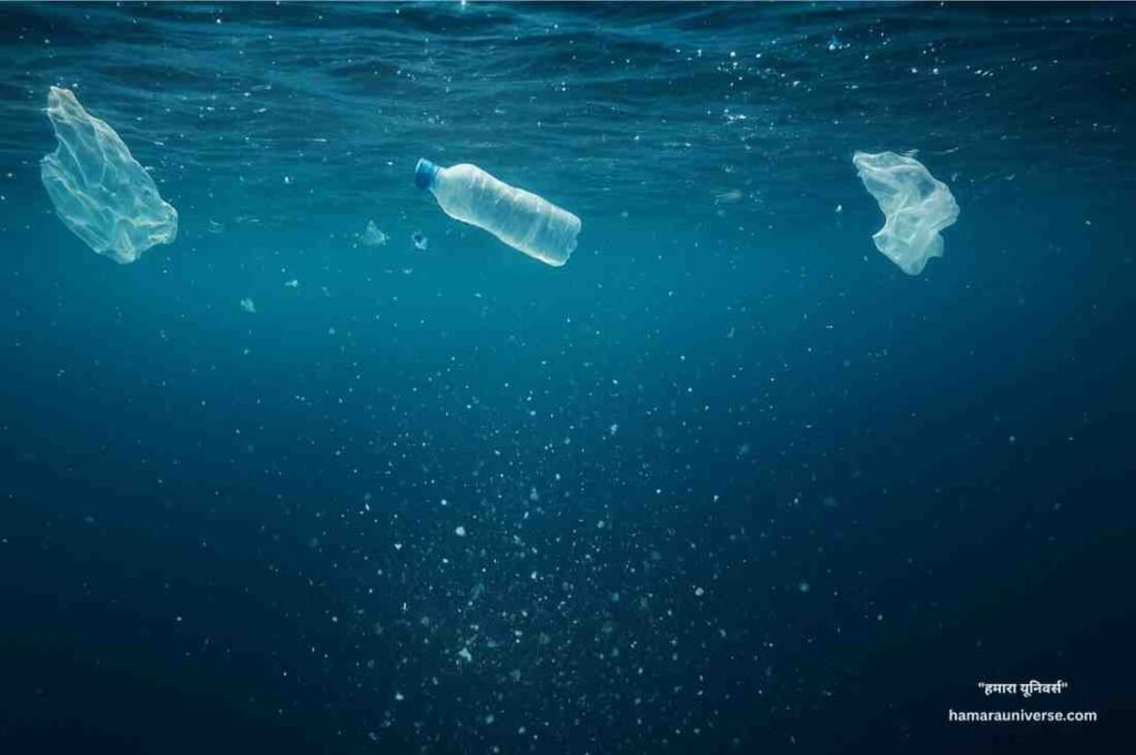 समुद्र में तैरते प्लास्टिक और मरीन स्नो के साथ गहराई में जाते माइक्रोप्लास्टिक कण।